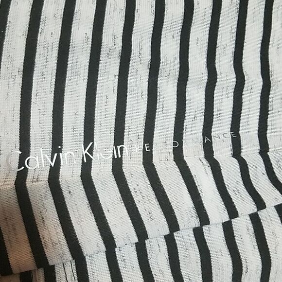 NWT Calvin Klein Black & White Short Sleeve Tee (S) - Picture 6 of 6